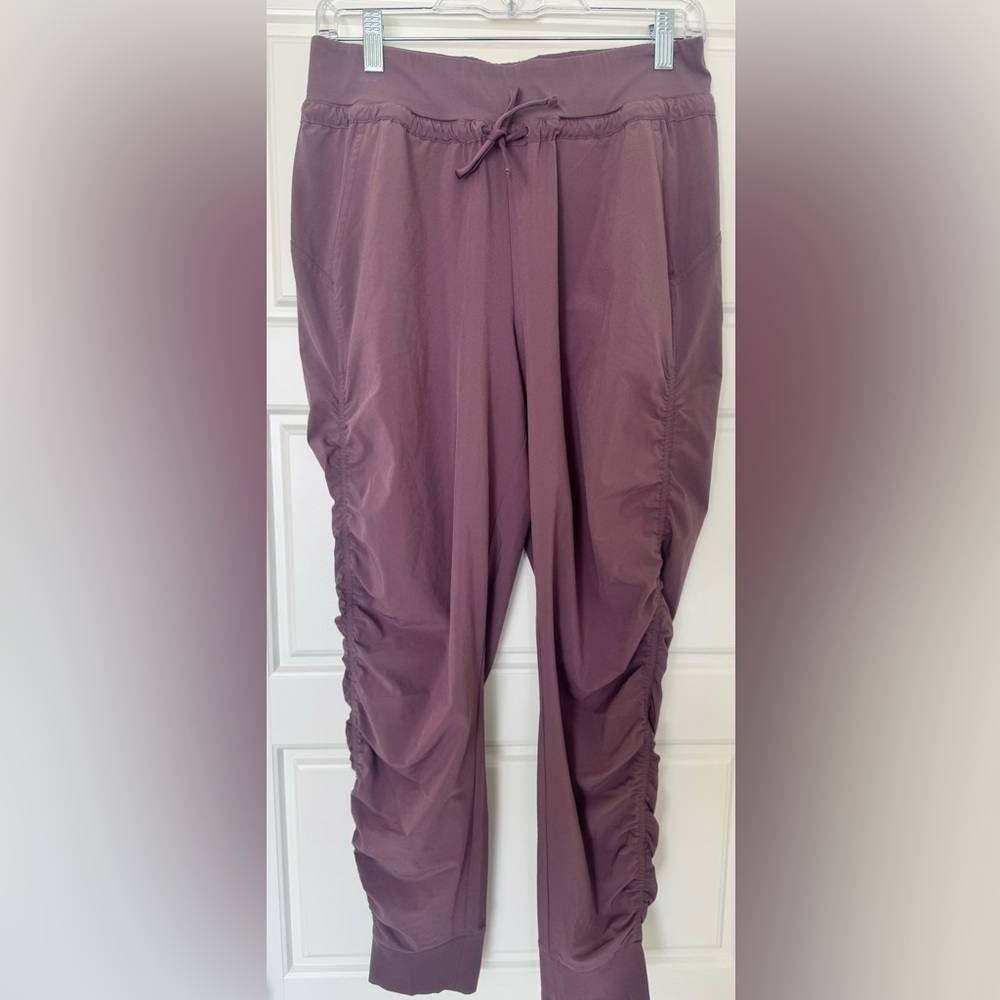 Athleta Size 4 Attitude‎ Pant Volcanic Violet Joggers Lightweight Athletic